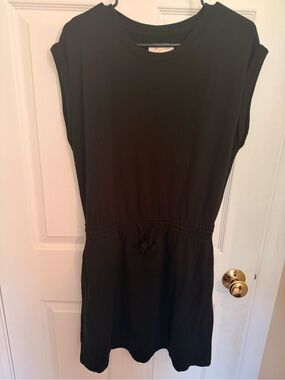 Lou & Grey Black Drawstring Midi Dress with Cap Sleeves